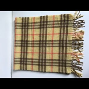 Burberry plaid cashmere scarf. 💯% authentic!